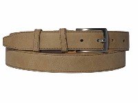 Men belts - Classic Gentleman belts - 99910754 / 30, nikelj saten Klasični moški usnjeni pasovi so sestavljeni iz dveh plasti. Moški usnjeni pasovi so izdelani iz govejega usnja, serija 010000. Usnjeni pasovi izvedbe premium so  podloženi s pravim usnjem, v izvedbi klasik so moški pasovi podloženi s plastjo iz recikliranega usnja. Moški pasovi imajo zaponko na usnjenem jezičku z vijakom pritrjeno na usnjen pas kar vam omogoča enostavno krajšanje.